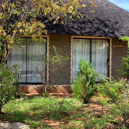 Jungle Breeze Home Stay Касане Экстерьер фото