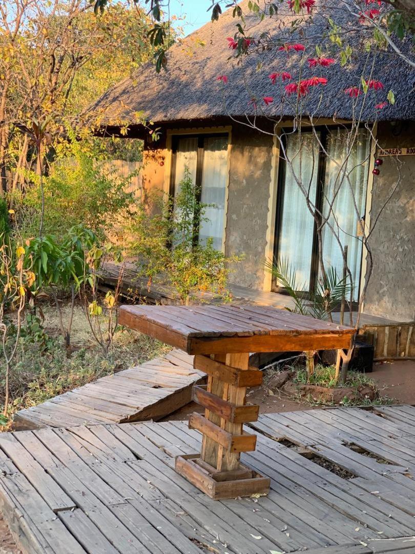 Jungle Breeze Home Stay Касане Экстерьер фото