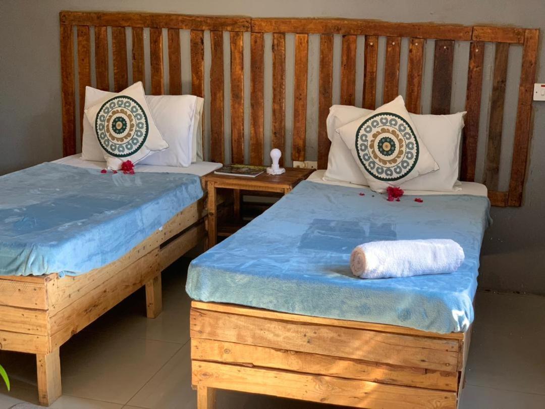 Jungle Breeze Home Stay Касане Экстерьер фото