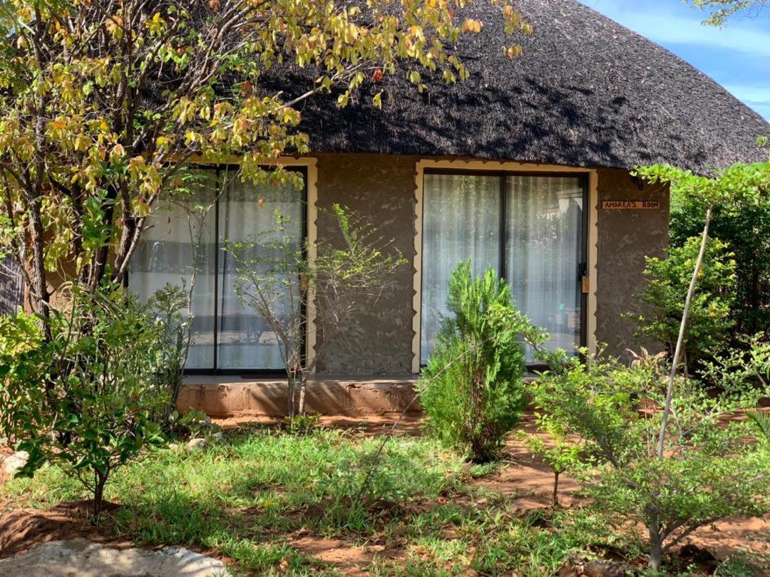 Jungle Breeze Home Stay Касане Экстерьер фото