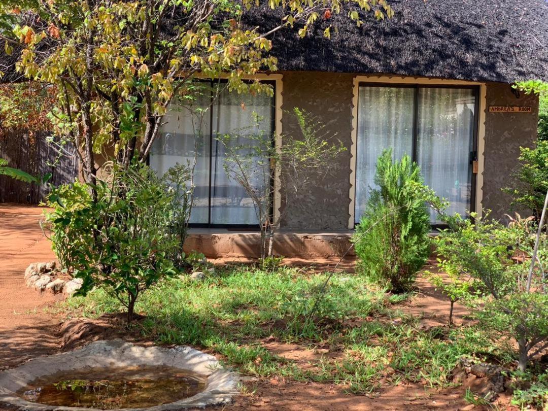Jungle Breeze Home Stay Касане Экстерьер фото